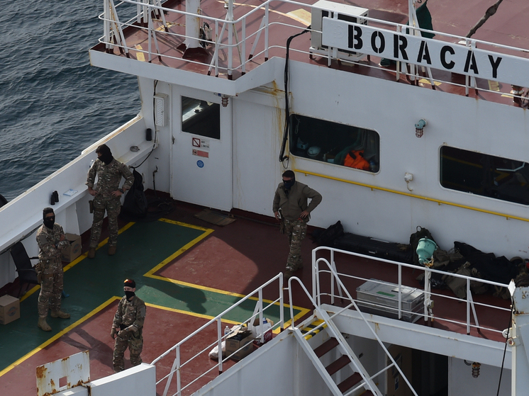 Танкер Boracay, перевозящий российскую нефть и задержанный ВМС Франции в конце сентября, покинул акваторию Бискайского залива и лег на прежний курс