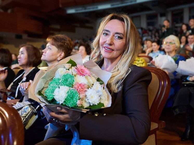 Губернатор Югры поздравил педагогов региона с профессиональным праздником