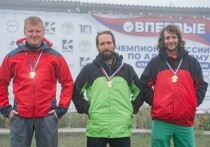 Спортсмены Красноярского края завоевали золотые медали на чемпионате России по альпинизму в классе первопрохождений, который завершился в Ингушетии
Восхождение на гору Коазой-Лоам высотой 3 192 метра принесло победу команде в составе красноярцев Артёма Пивоварчика и Егора Матвеенко, а также воронежского альпиниста Тихона Фон Штакельберга