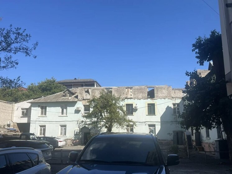В Махачкале власти приступили к сносу самостроя, из-за которого дом лишился крыши
