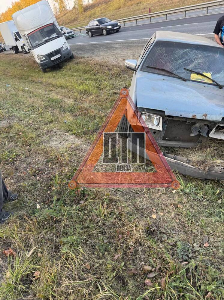 22-летний водитель иномарки врезался в отбойник на трассе М-5 в Бессоновском районе