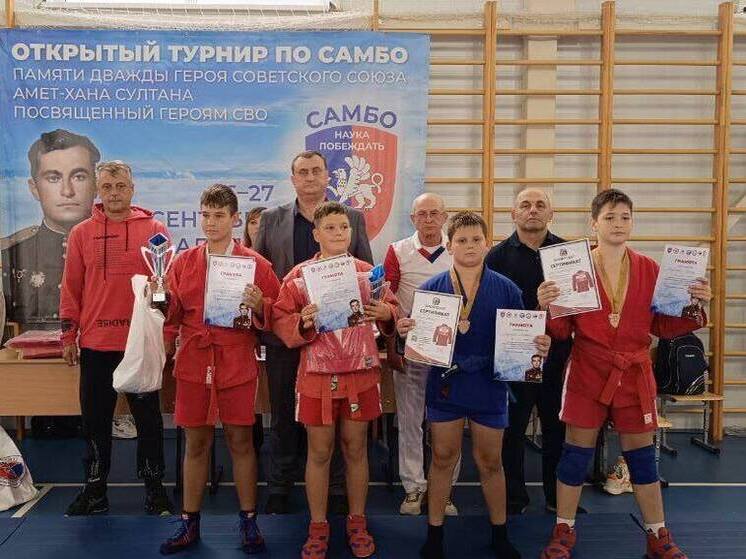 Запорожские самбисты заняли призовые места на открытом турнире в Крыму