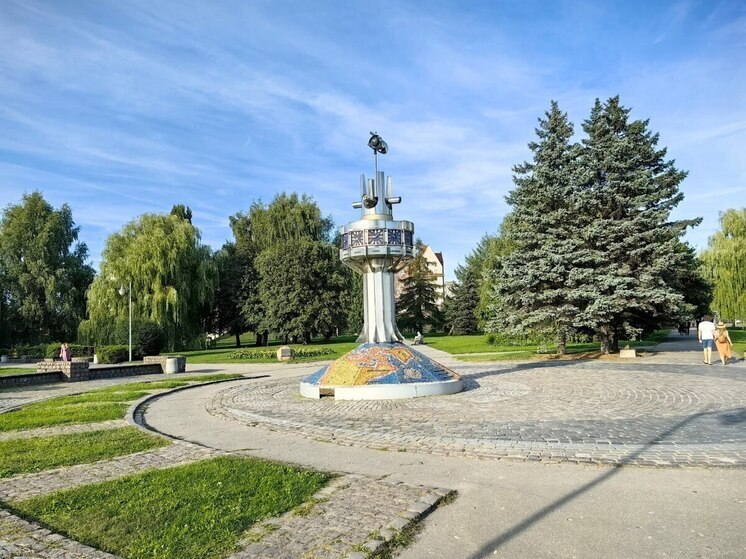 На Нижнем озере в Калининграде подошёл к концу ремонт «Мировых часов»