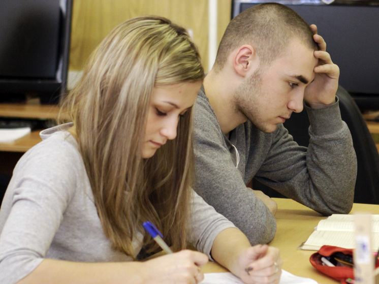 Учителя и родители говорят о школе: домашние задание и сокращение ОГЭ