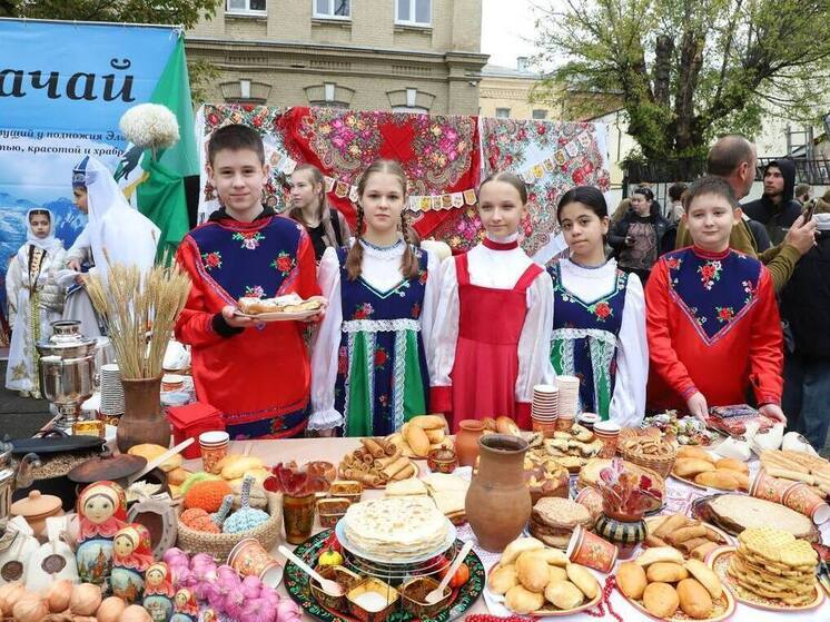 Пятигорские школьники поддержали военных в зоне СВО благотворительной ярмаркой