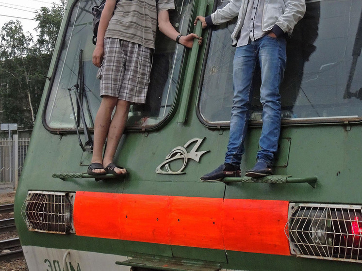 Труп обнаружен на крыше поезда на юге Москвы