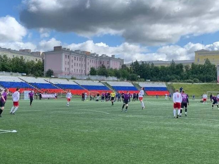 В Кандалакше стартовало первенство области по футболу