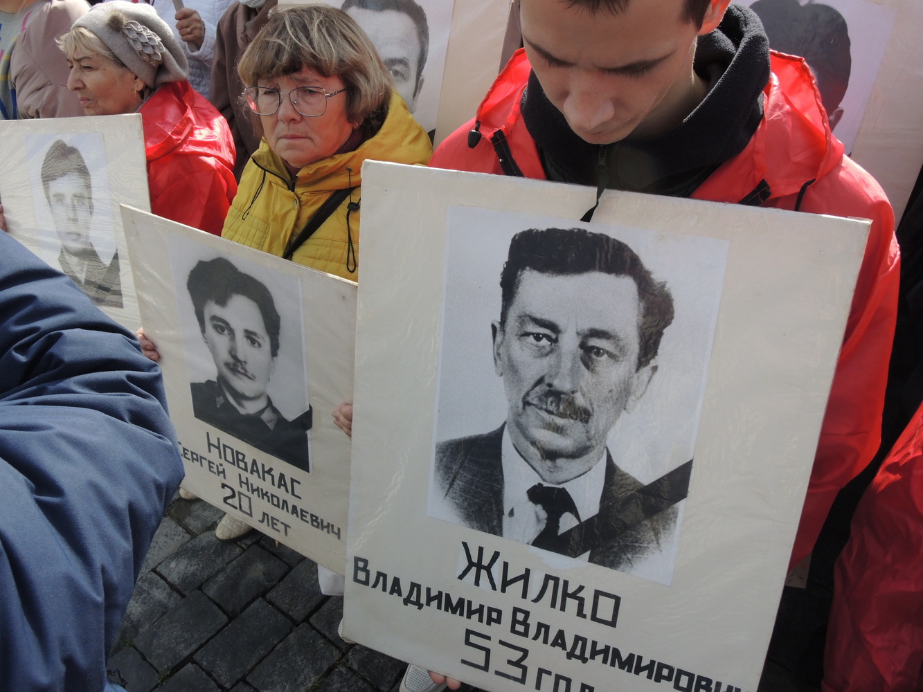 Монумент у Поклонного креста