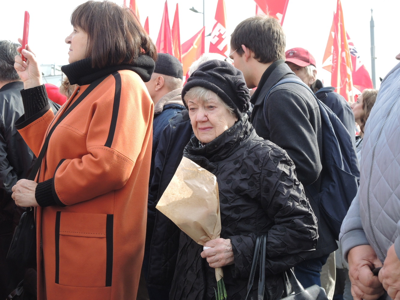 Скорбящие лица