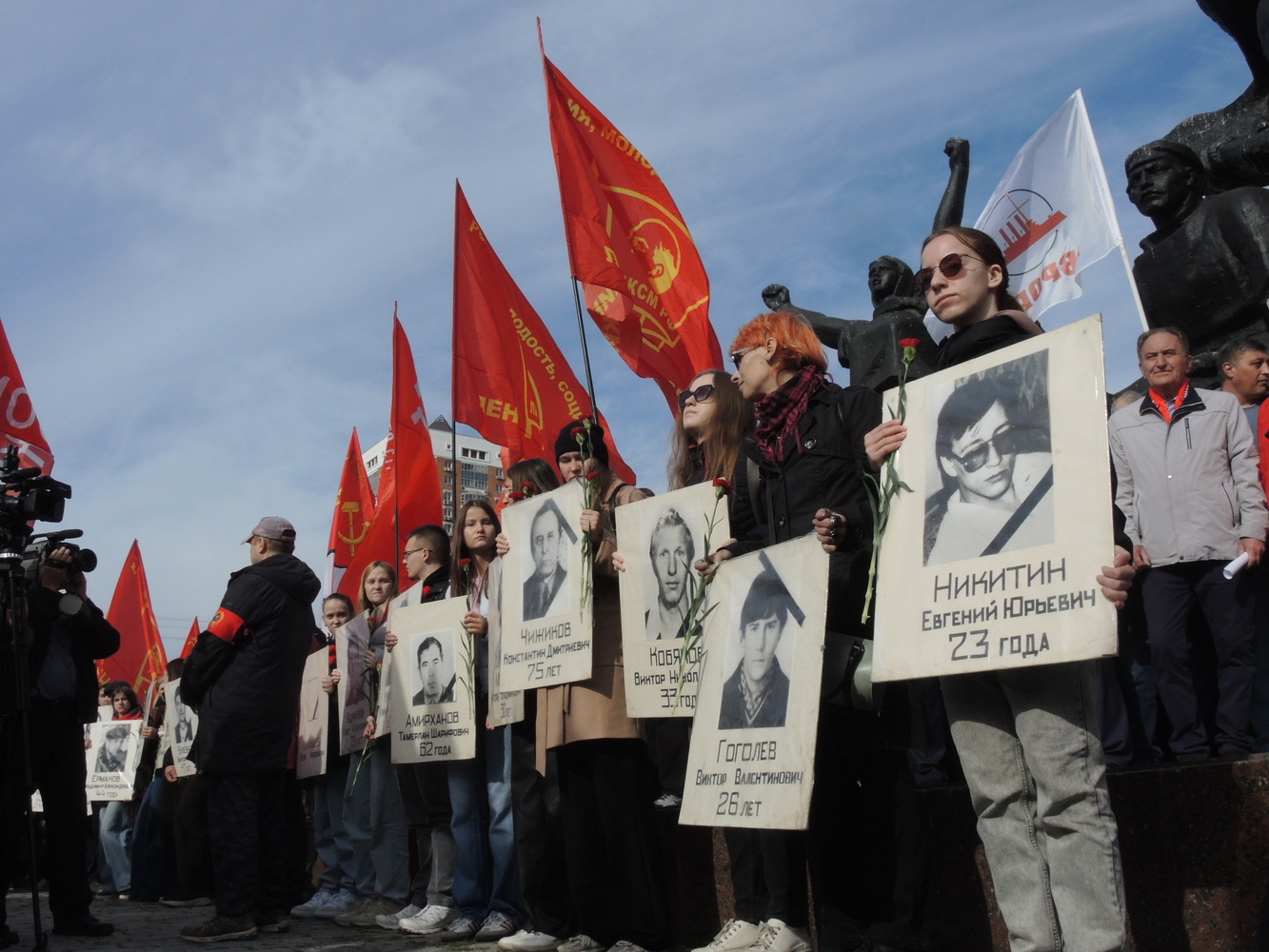 Портреты защитников Дома Советов