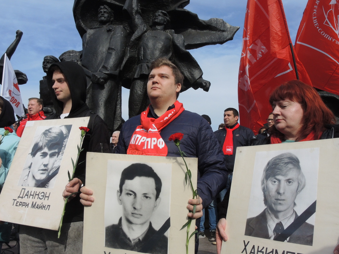 Выступающие на митинге
