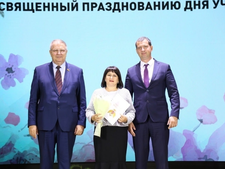 Депутат ЗСК Владимир Решетняк поздравил учителей с профессиональным праздником