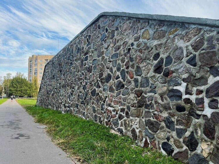 Реставрацию подпорных стен городского Окольного вала закончат до конца октября