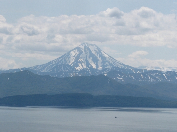 МЧС: от травм скончалась женщина, сорвавшаяся на вулкане Вилючинский