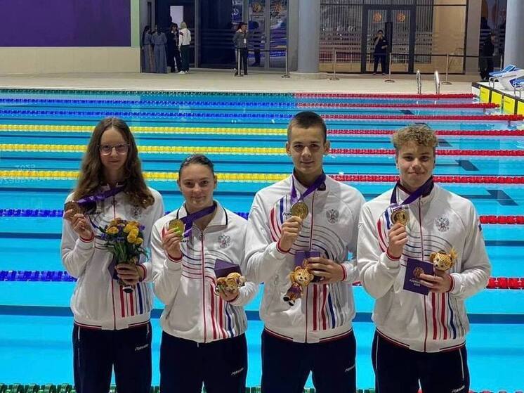 Калужский пловец везет комплект медалей из Азербайджана