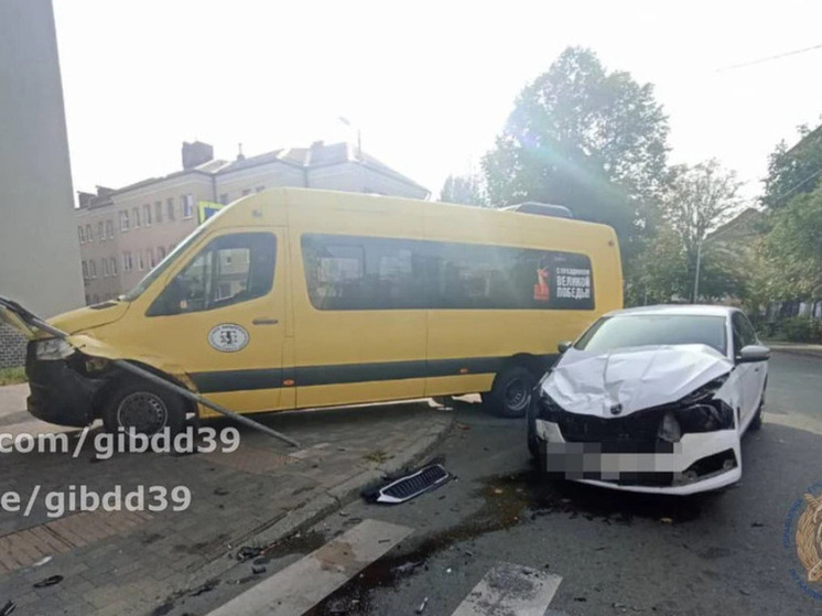 Два человека пострадали в ДТП с маршруткой в Калининграде