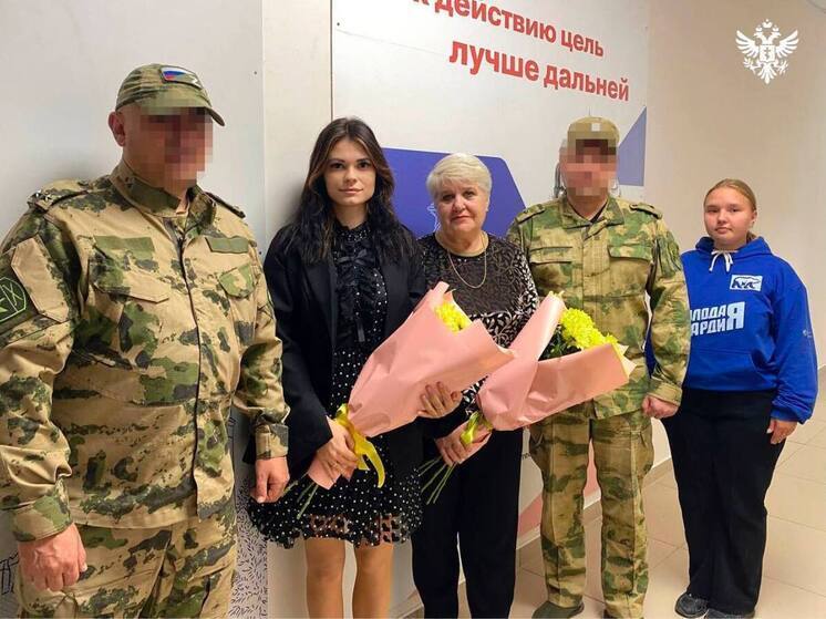 В Херсонской области росгвардейцы поздравили педагогов с Днём учителя