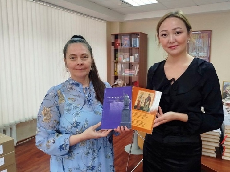 Участница форума из Калмыкии передала Калмыкии свою книгу