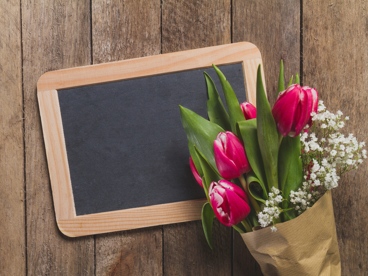 Жителям Донбасса посоветовали, какие подарки лучше дарить учителям