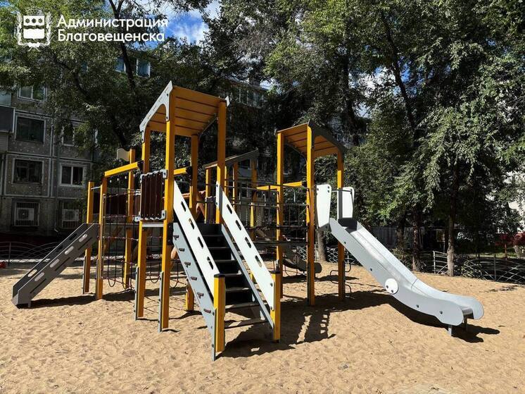 В Благовещенске обустроили дворы на Чайковского и Пионерской по нацпроекту