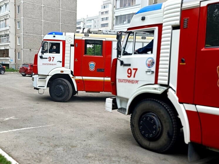 В поселке Черноисточинск горел двухэтажный жилой дом