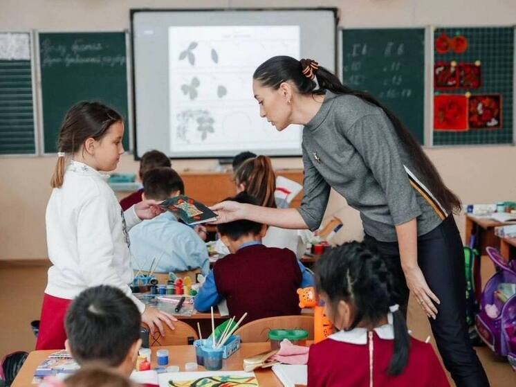 От всей души: В Бурятии поздравляют учителей с профессиональным праздником