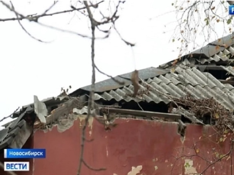 Жители многоквартирного дома в Новосибирске встретили холода без крыши