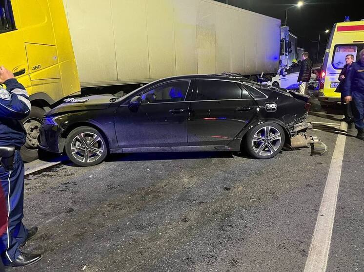 В Самарской области в аварии 4 автомобилей пострадали 8 человек, включая 3 детей