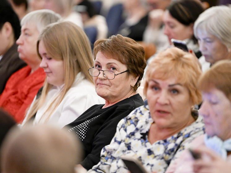 Педагогов Тверской области поздравили с Днем учителя