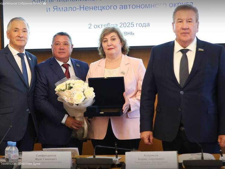  Маму бойца СВО из Салехарда наградили за вклад в общественную деятельность