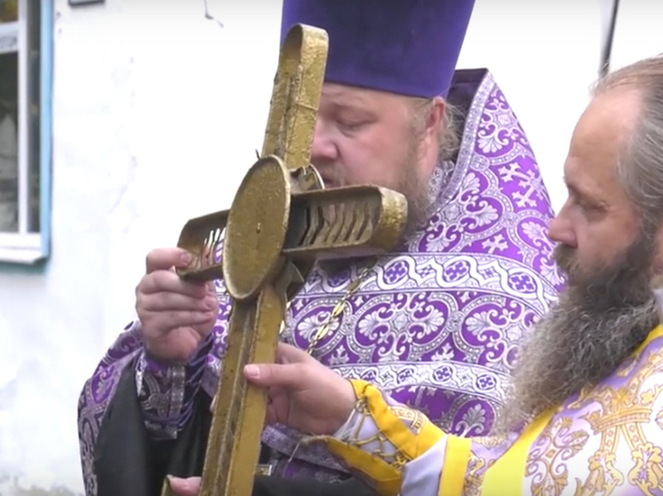В небольшом селе Югры православным вернули исторический храмовый крест