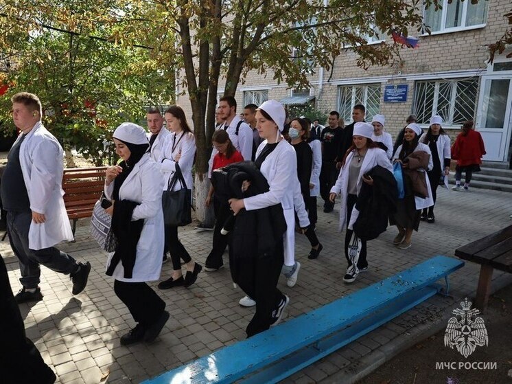 В Геническе студенты-медики освоили навыки противопожарной безопасности