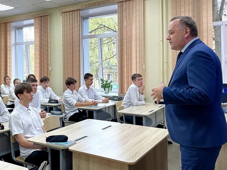 Урок цифровой грамотности провели для кировских лицеистов