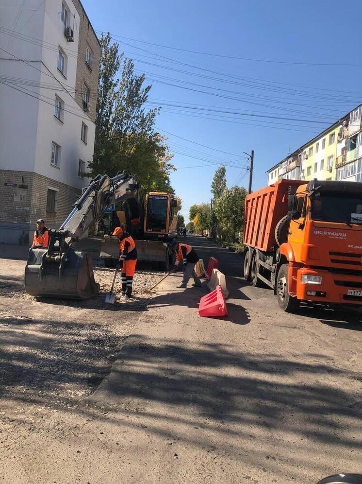 Шефы из Твери закончили ремонт дороги на улице Коммунаров