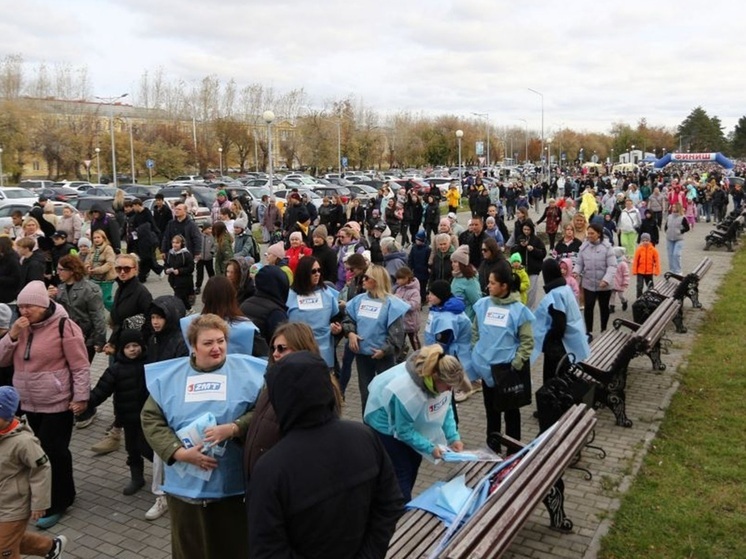 Тысячи свердловчан вышли на массовую прогулку в Каменске-Уральском
