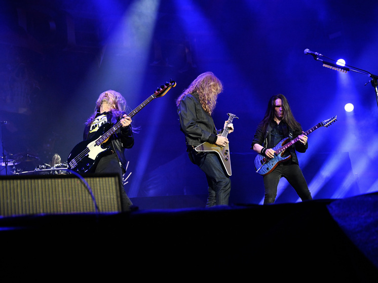 Megadeth performing live