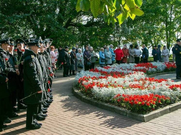 В Кронштадте почтили подвиг героев Петергофского десанта