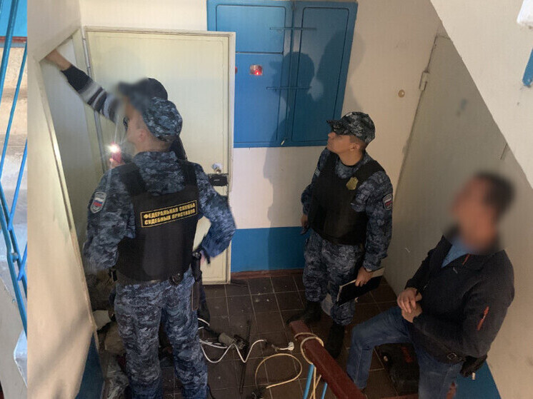 Судебные приставы помогли крымчанину с детьми вселиться в свою квартиру