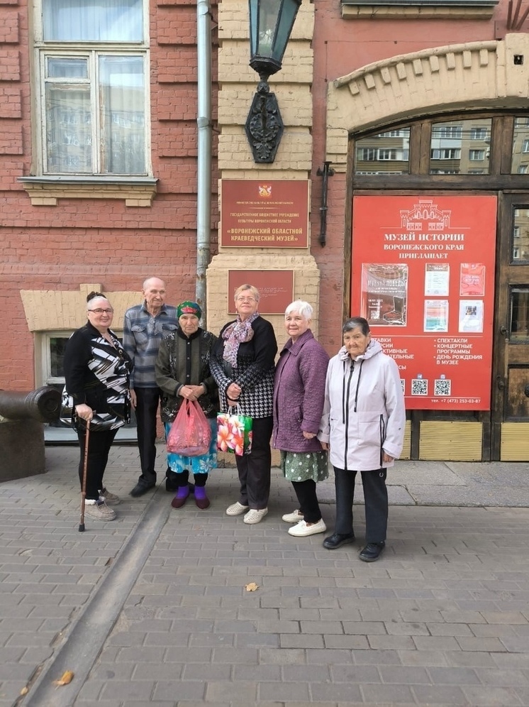 Постояльцы пансионата из села Каширского посетили музей в Воронеже