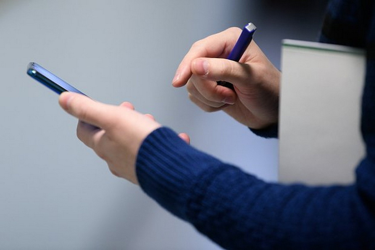 Россиянам объяснили, могут ли их уволить за просмотр соцсетей в рабочее время