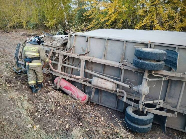 В Самарской области произошло лобовое столкновение «Приоры» и «ГАЗели» 5 октября