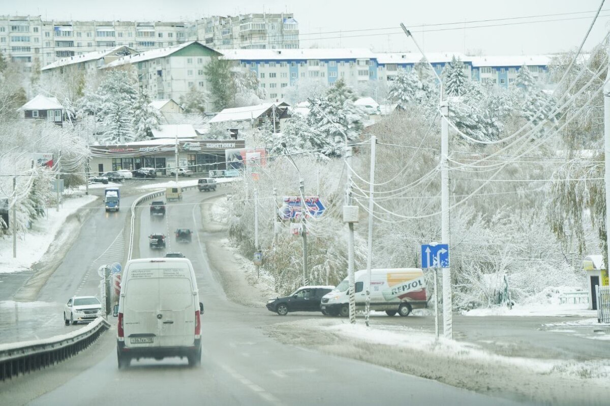 Тысячи домов остались без света из-за сильной метели в российском регионе