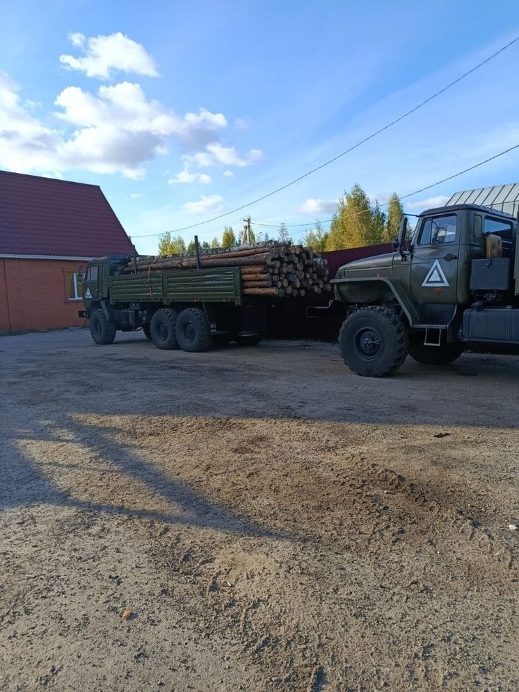 Из Владимирской области в Запорожску. отправили 10 КАМАЗов с лесом