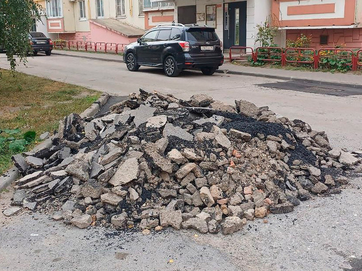 В Липецке после ремонта дороги образовалась «асфальтовая гора»