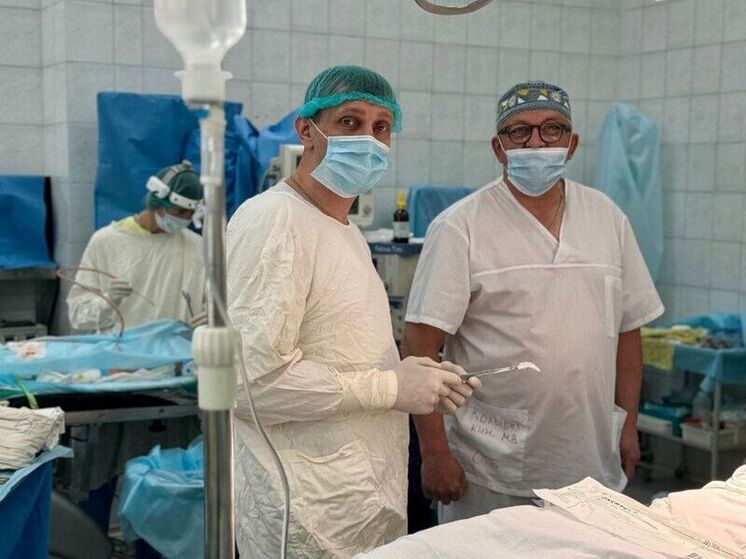 Новосибирские хирурги помогли девочке, у которой с рождения не было части носа