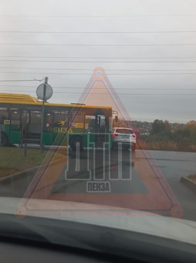 В Пензе автобус №134 попал в ДТП с легковым автомобилем