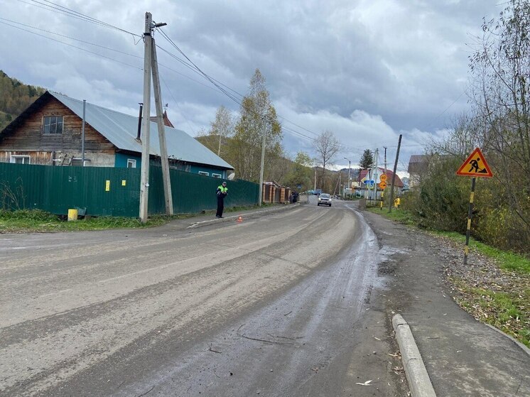 Пешеход попал в больницу с переломанными ногами после ДТП в Горно-Алтайске