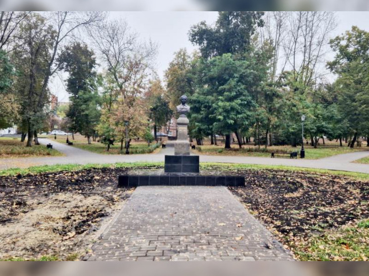 Пензенцы вновь могут полюбоваться бюстом Лермонтова после ремонта