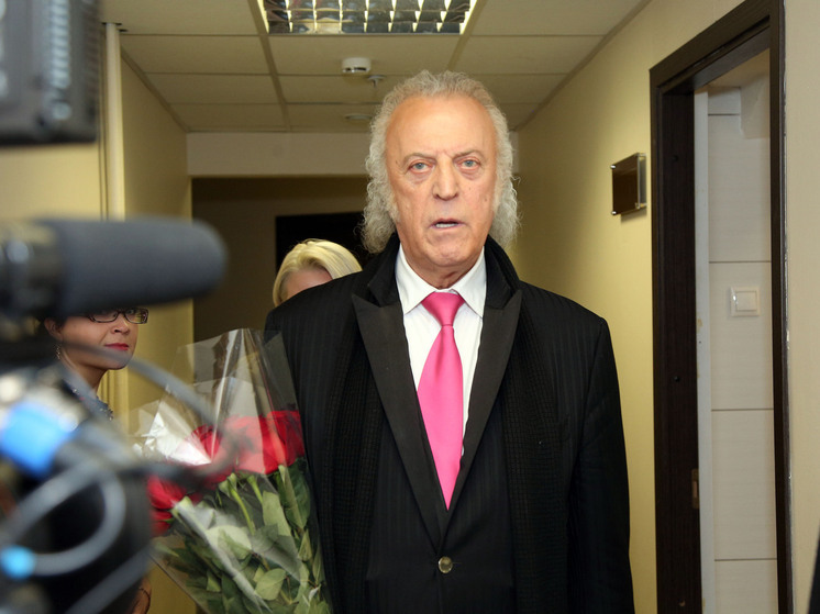 Илья Резник устроил в Москве праздничный вернисаж со звездами