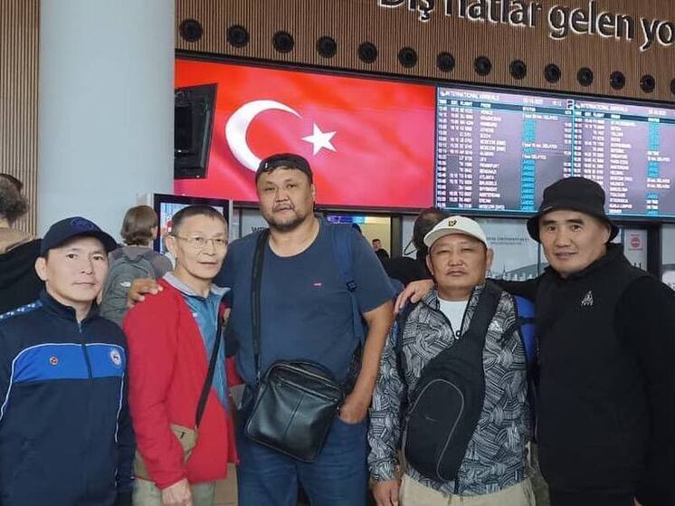 Якутские борцы отправились на чемпионат мира по спортивной борьбе среди ветеранов